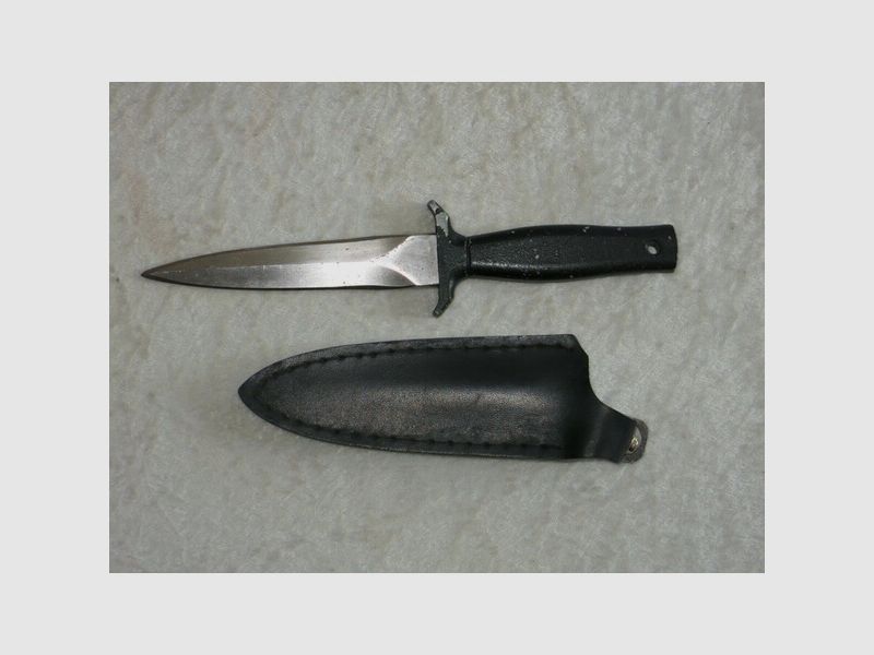 Dolch, Kampfmesser, Stiletto, in original Lederscheide, C.J.H. 976