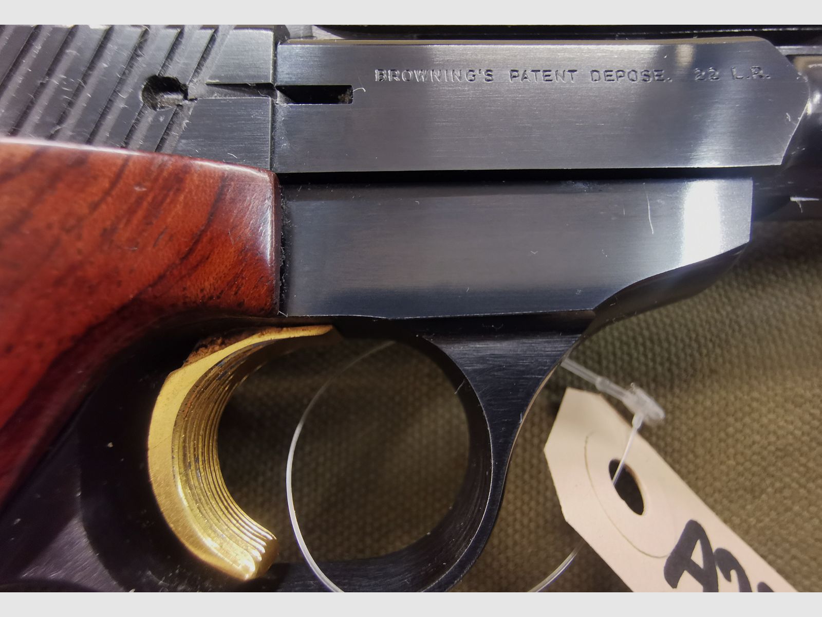 Pistolet semi-automatique FN calibre .22lr