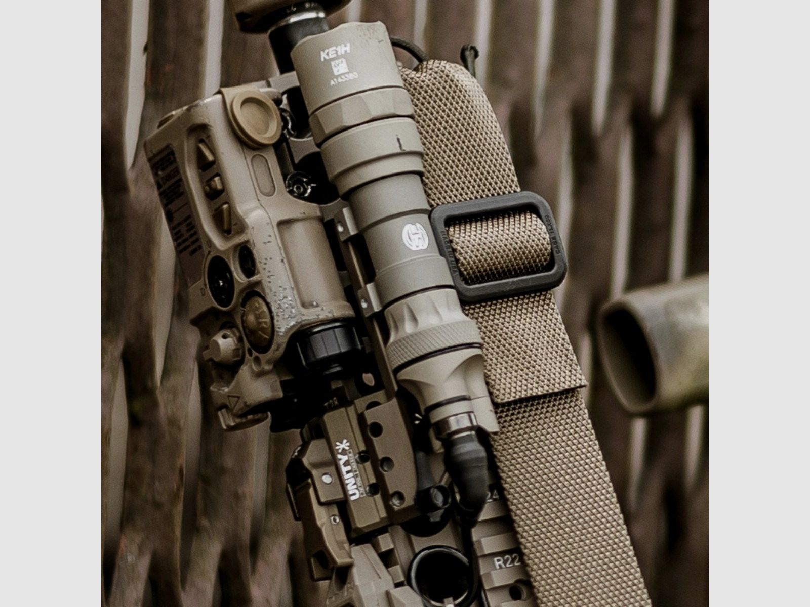 Unity Tactical – Fusion Light Wing-montage voor Micro Hub-rail – rechts – FDE – FUS-LWRF, afbeelding 2 van 4