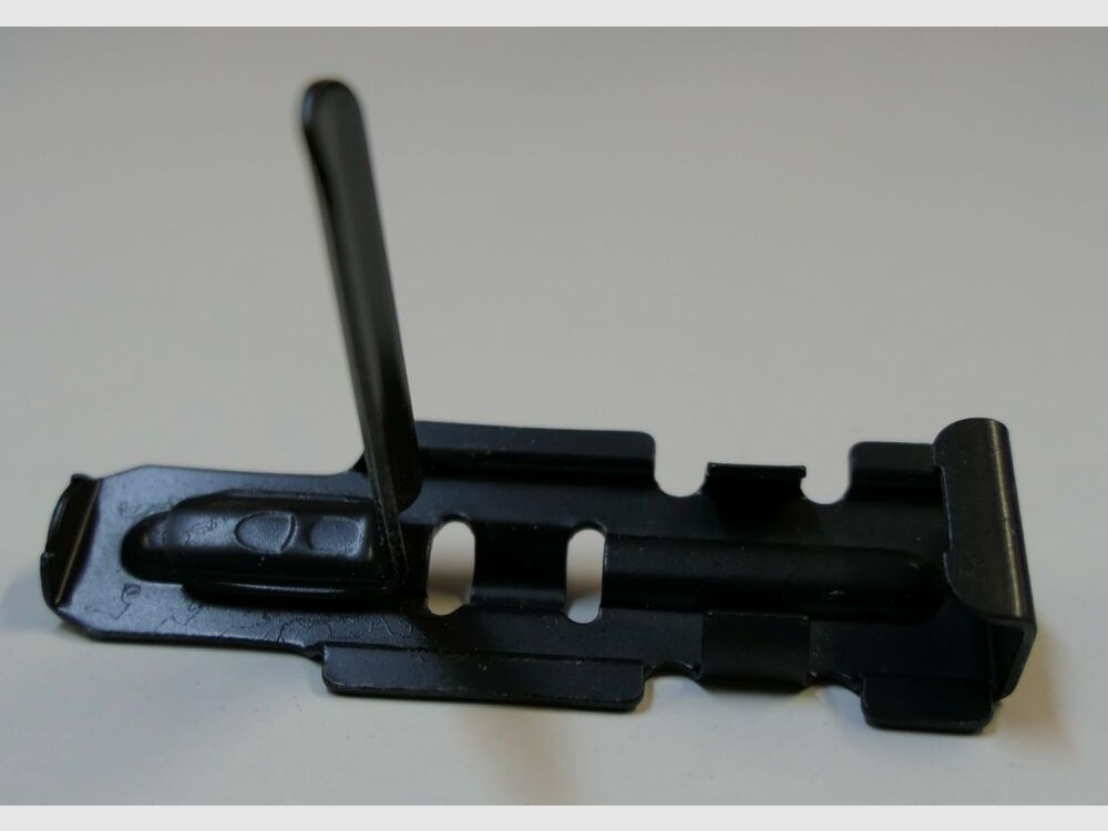 DDR VEB Geräte-& Werkzeugbau Wiesa orginal DDR NVA AK 47 Magazinbodenhalter vollständig [ 54 ] unbenutzt, neu für AK47, 7,62x39