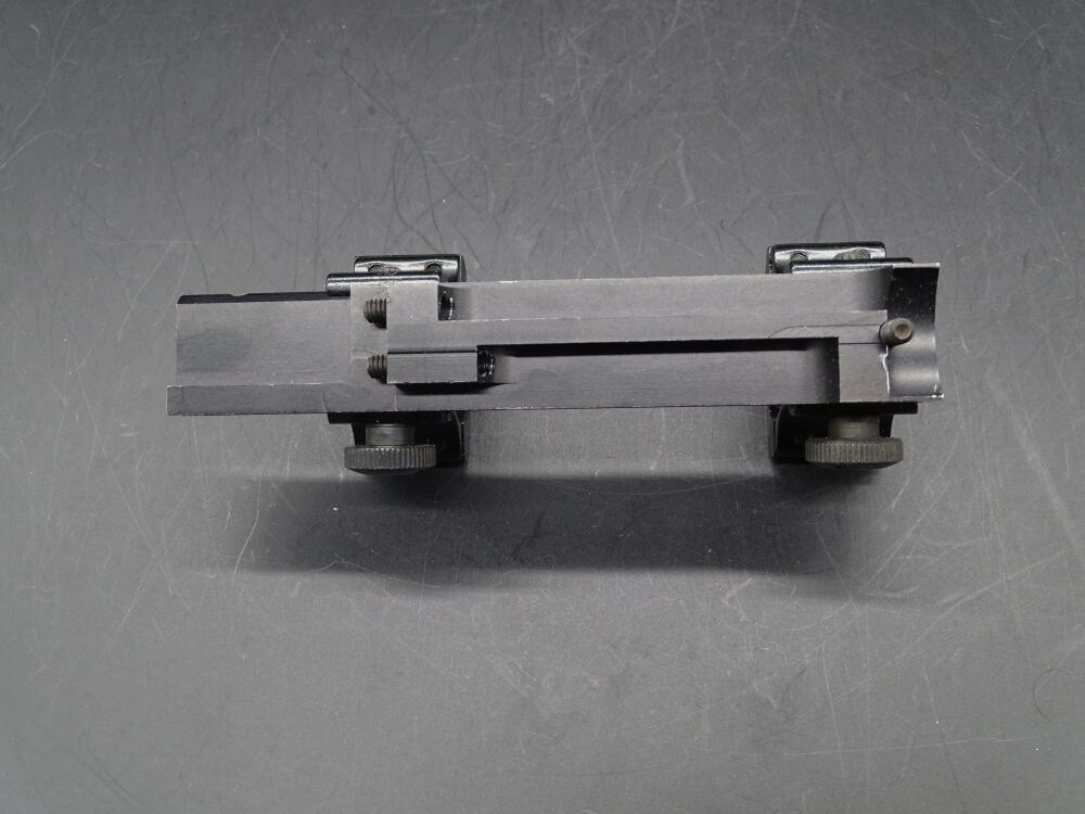 Weavermontageschiene mit Aufnahme die ich nicht zuordnen kann