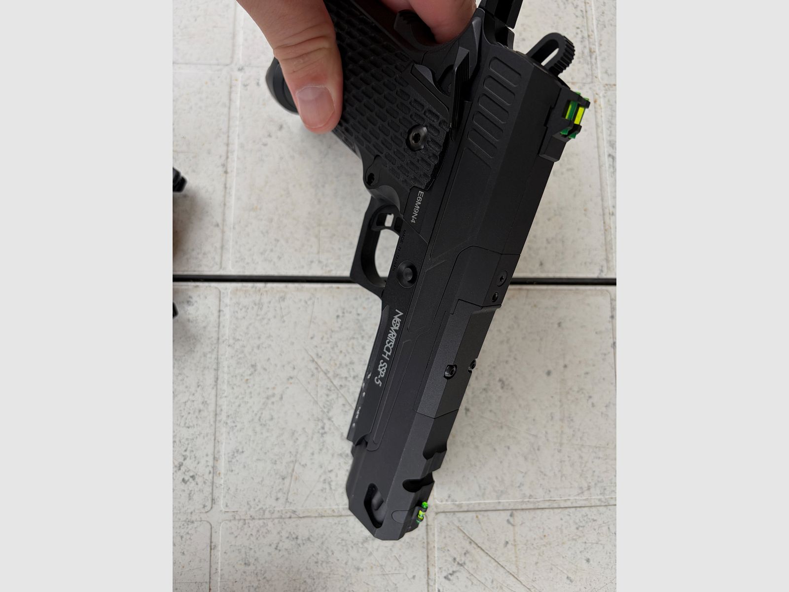 Novritsch Airsoft GBB Novritsch SSP5 5.1 3 Monate alt 2 Magazine und Red Dot Adapter , Bild 5 von 6