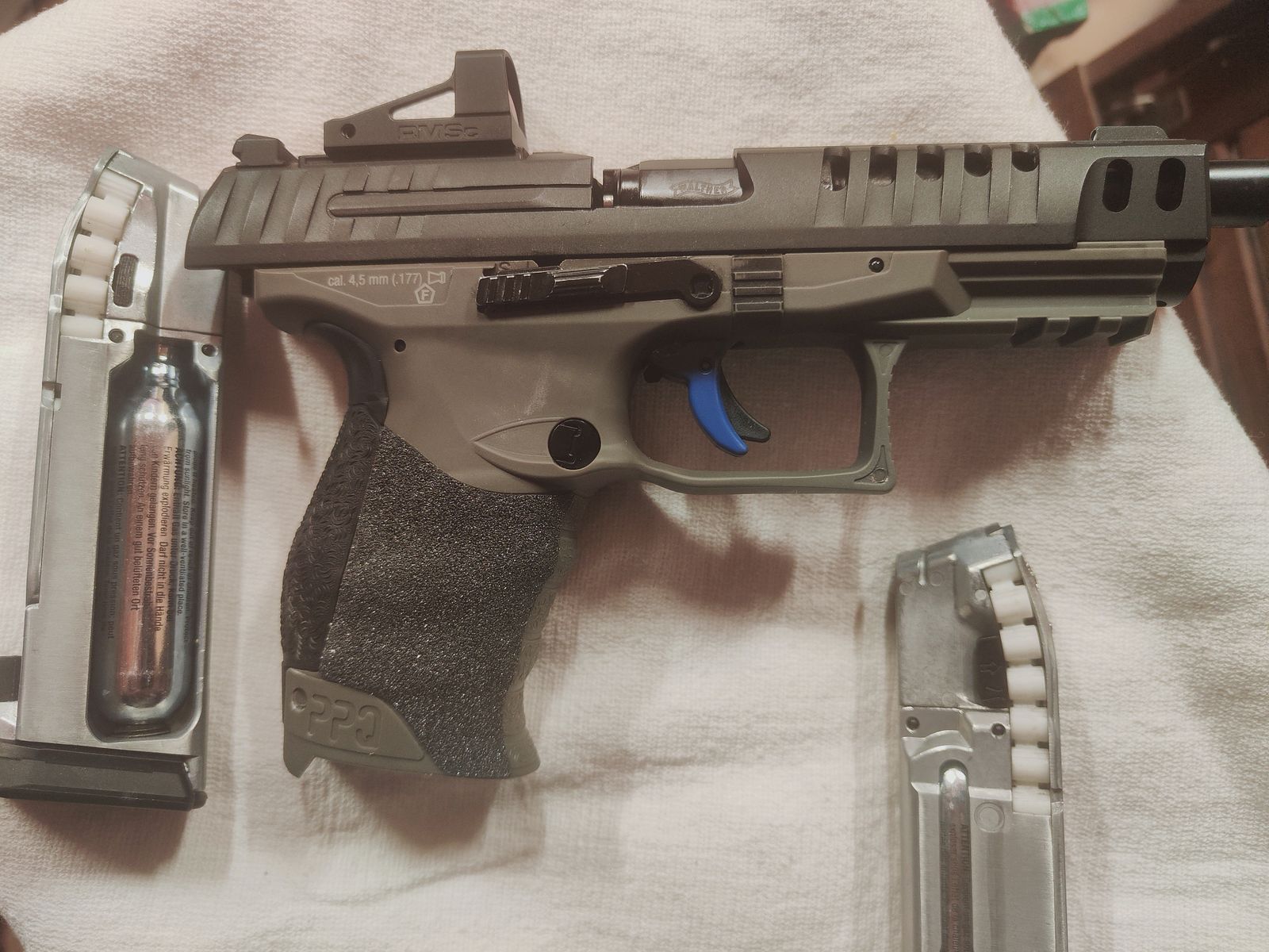 Umarex Walther Q5 Match Combo CO2 4,5mm Diabolo mit RedDot und Zusatzmagazin