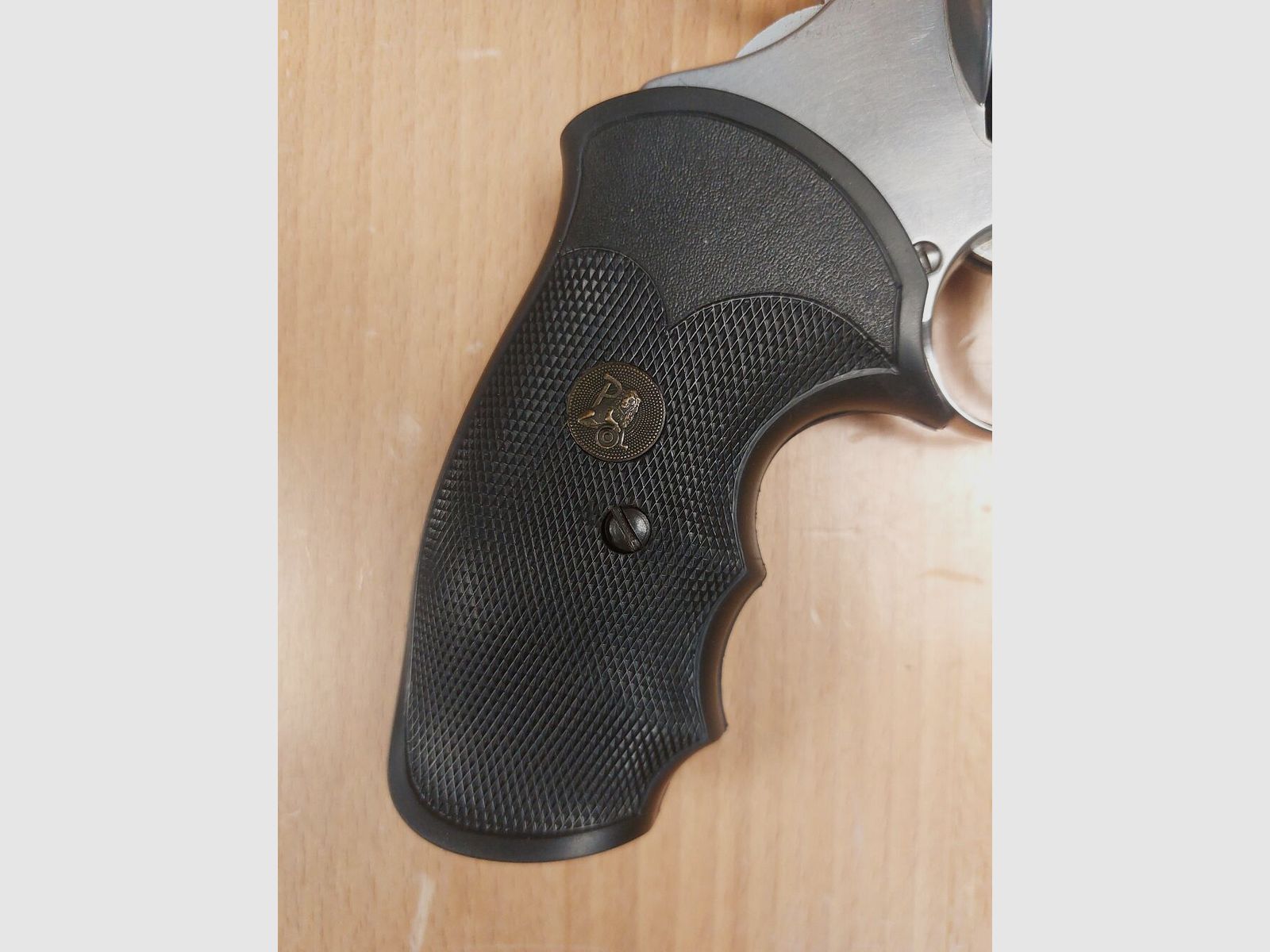 Smith & Wesson, USA 60, image 4 of 7