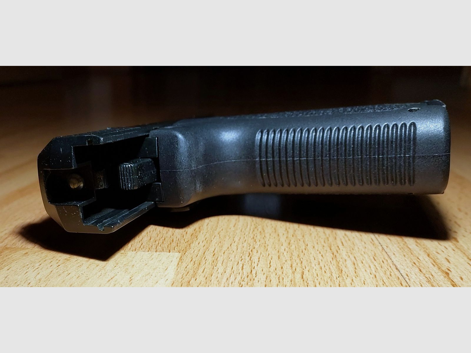 ME IWG SP 15 Kompakte Schreckschuss Pistole brüniert 9mm P.A.K. (876) mit 2 Magazinen