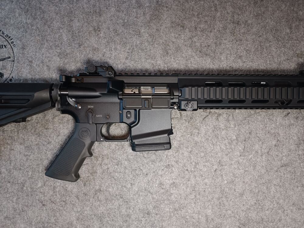 C.G. Haenel CR223 negro con 16,75" con culata Oberland Arms