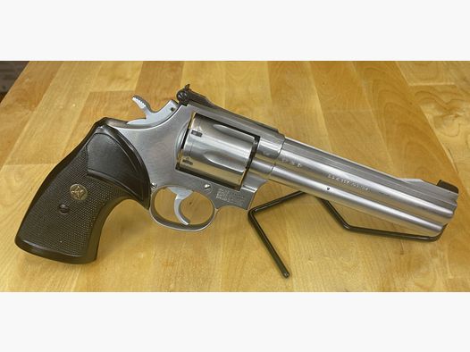 Revolver Smith&Wesson 686 canon 6 pouces calibre .357 Magnum