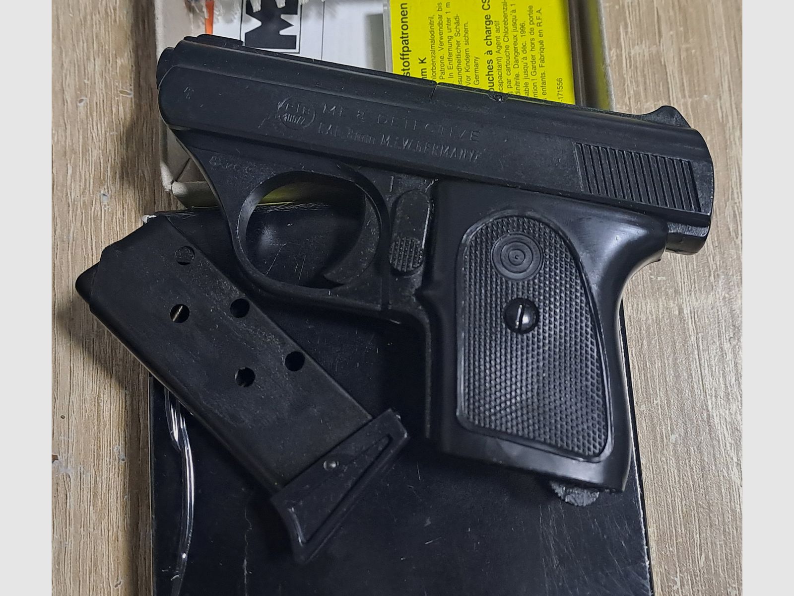 Seltene ME 8 Detective 8mm Knall im PTB 100/2 in Verpackung!