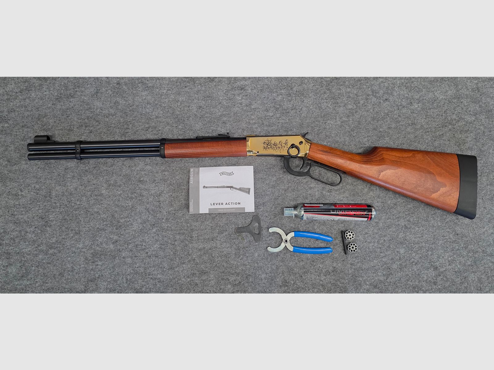Beautiful Walther Lever Action Long Co2 Rifle Western in Cal. 4.5mm with 8-shot drum