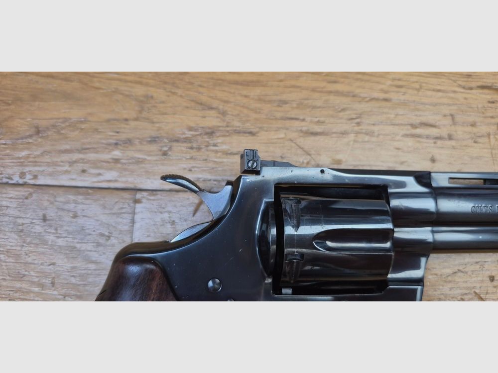 Splendide Colt Python 357 Magnum – Canon 6 pouces – Arme de début 1968 (!) en finitions de pointe – Arme d&rsquo;occasion en état plus excellent pour son âge – Pièce Premium à tous points de vues – TBE++, image 24 sur 28