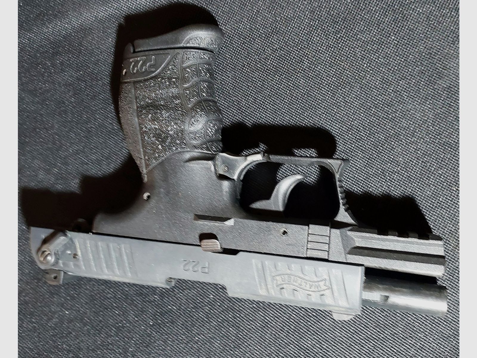 Walther P22Q Schreckschuss Pistole 9mm P.A.K. schwarz mit 2 Magazinen