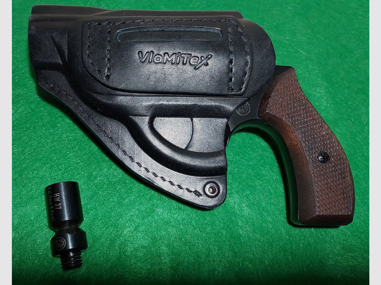 Weihrauch HW37 cal. 9mm R.K. (PTB 887) mit Holzgriffschalen und Lederholster