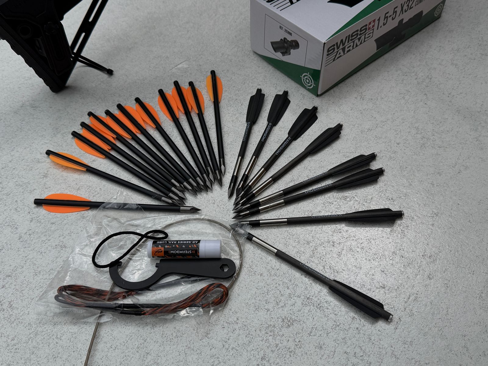 Armbrust Steambow AR-6 Stinger II Survival avec lunette de visée et divers accessoires :