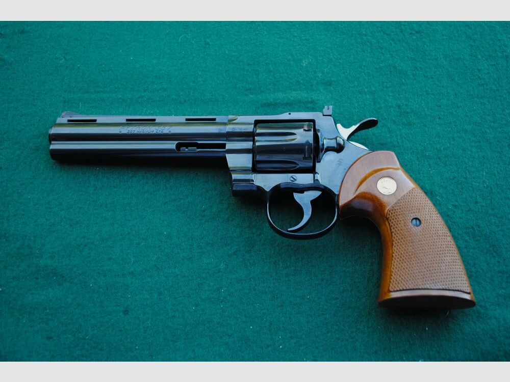 Colt Python, prova 74, lunghezza canna 6", impugnature originali, mai sparato
