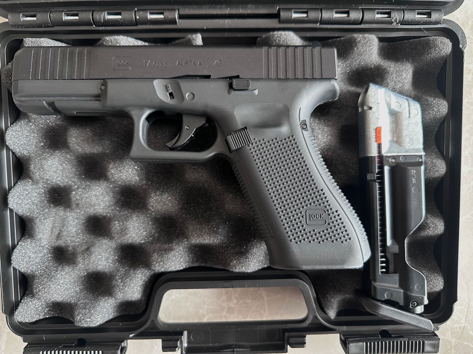 Glock 17 Gen.5 T4E CO2 RAM Pistole Kal. .43 + Holster