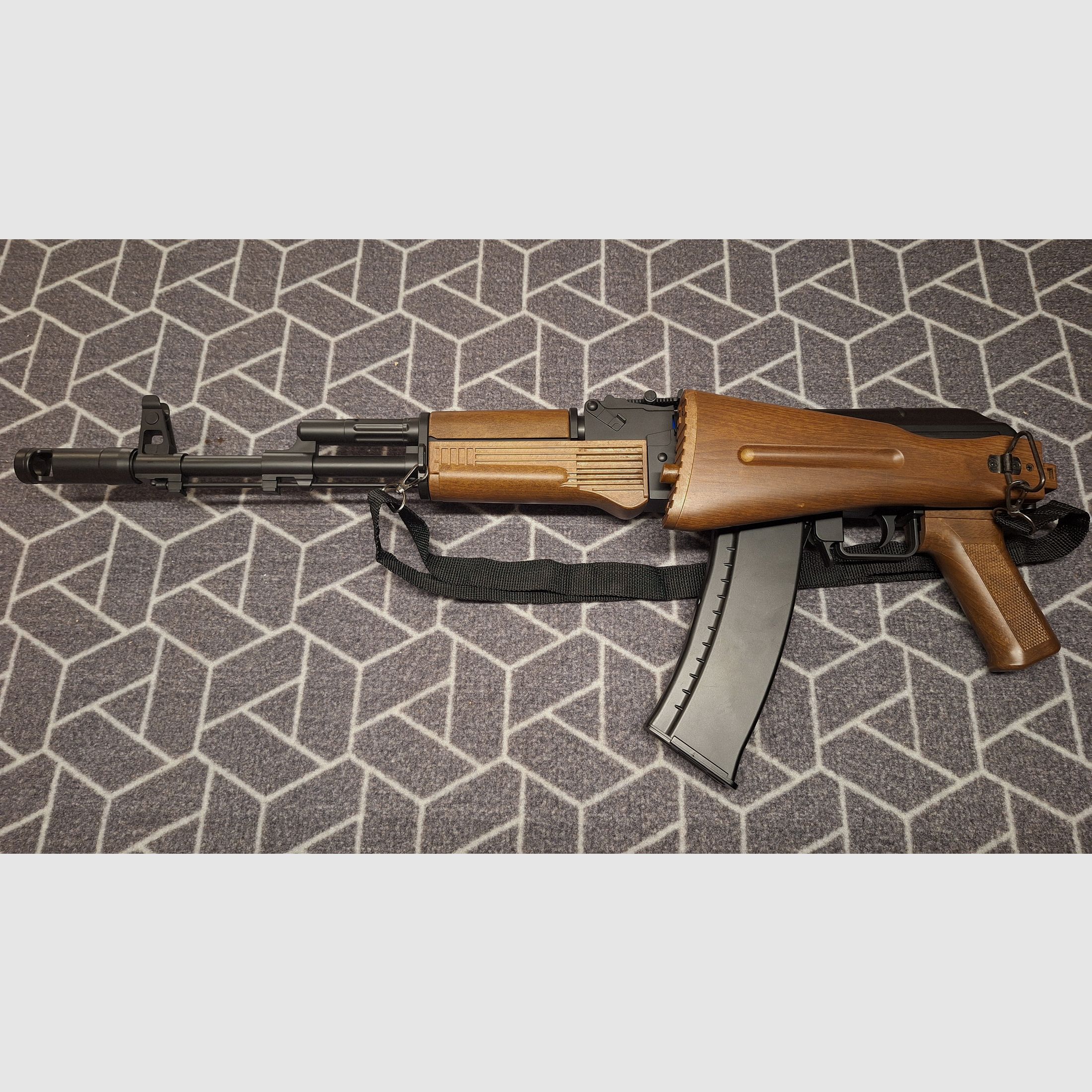 AK47 AK74 Kalashnikov Softair AEG mit Klappschaft-Neuwertig