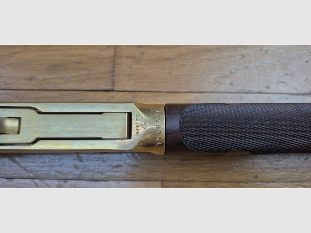 Winchester Kommemoration « Oliver F. Winchester » OFW 1894 – 19.999 Ex. – Wunderschöne Rauten – 38-55Win – Nie geschossen – Originalbox und leere Munitionbox im Modell – Zustand TBE+++, Bild 16 von 41