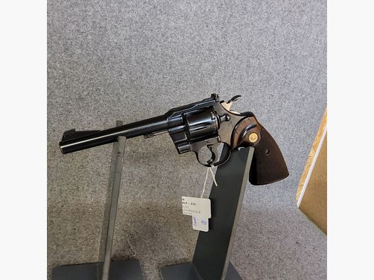 Colt	 Oficerski Mecz