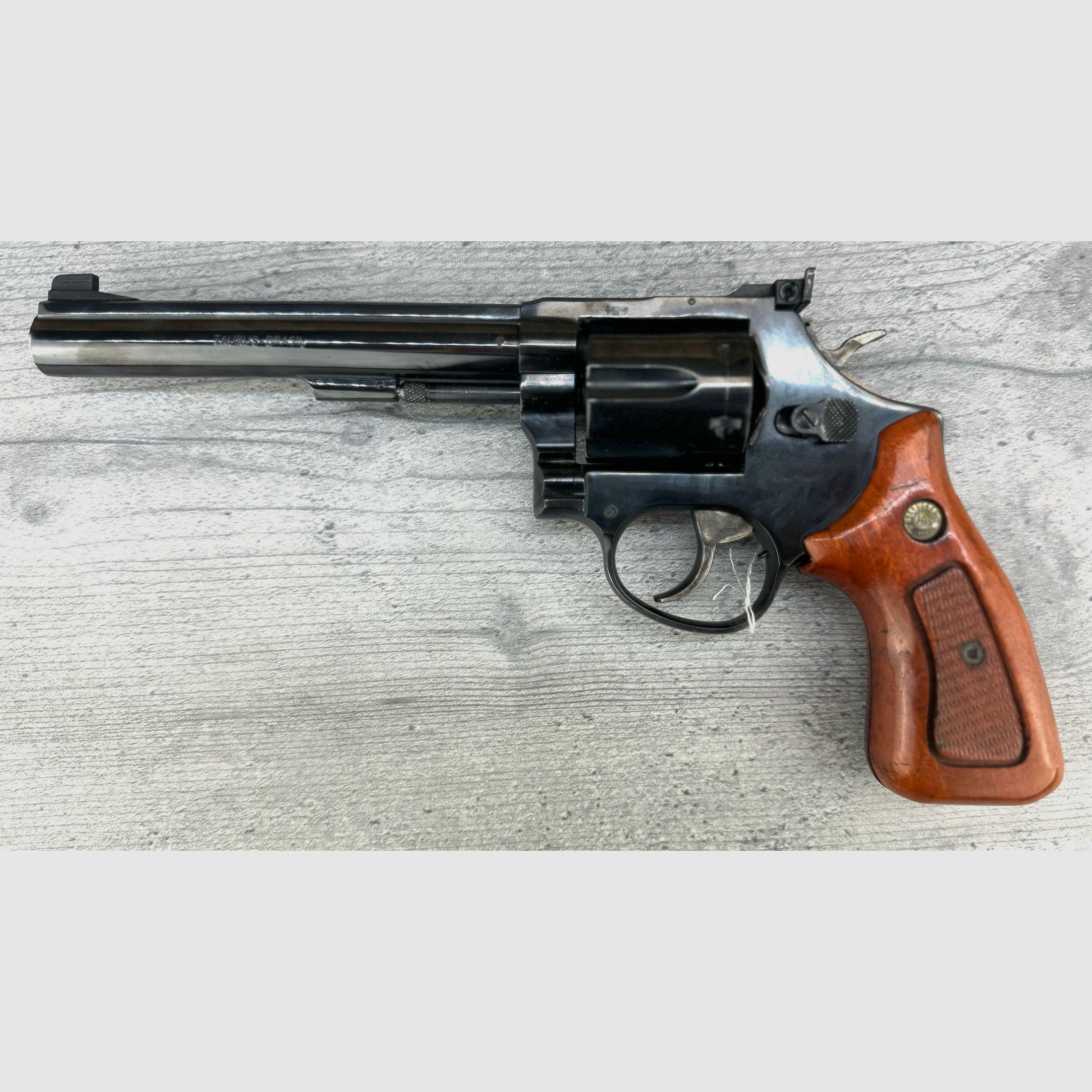 Taurus - Brasil, KK - Revolver .22lr, 6" Lauflänge, Holzgriffschalen