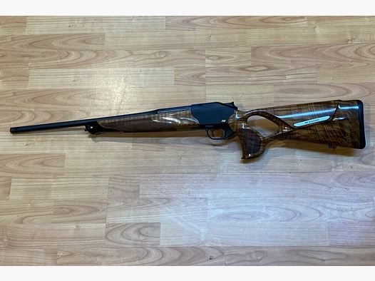 Blaser R8 Success	 Holzklasse 4