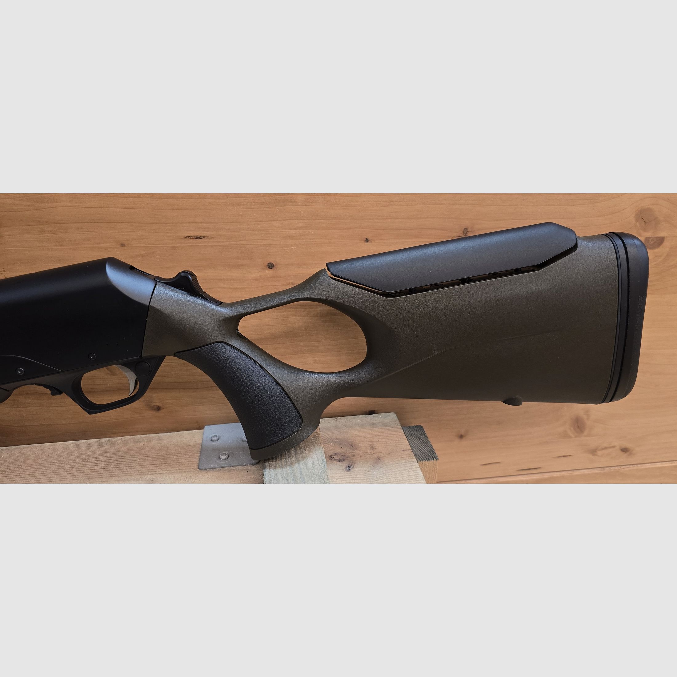 Browning BAR 4X Hunter crosse en bois montée avec viseur réflexe Kite KX1