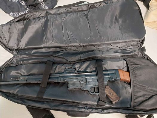 GSG STG-44 9mm P.A.K. con ayuda de cargador y funda de rifle GSG STG-44 9mm P.A.K. con ayuda de cargador y funda de rifle