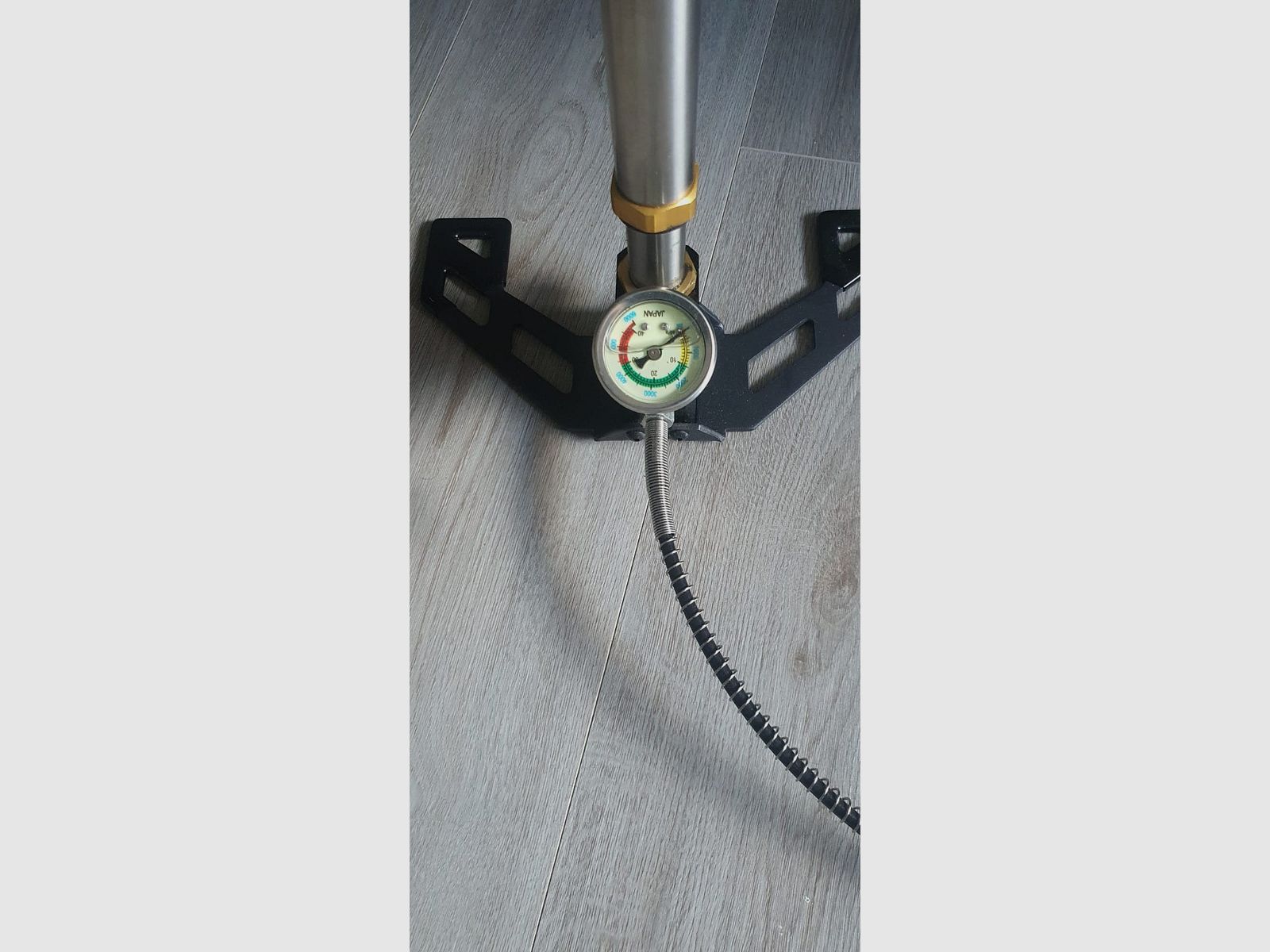 Diana Stormrider 4.5mm with hand pump and built-in bipod