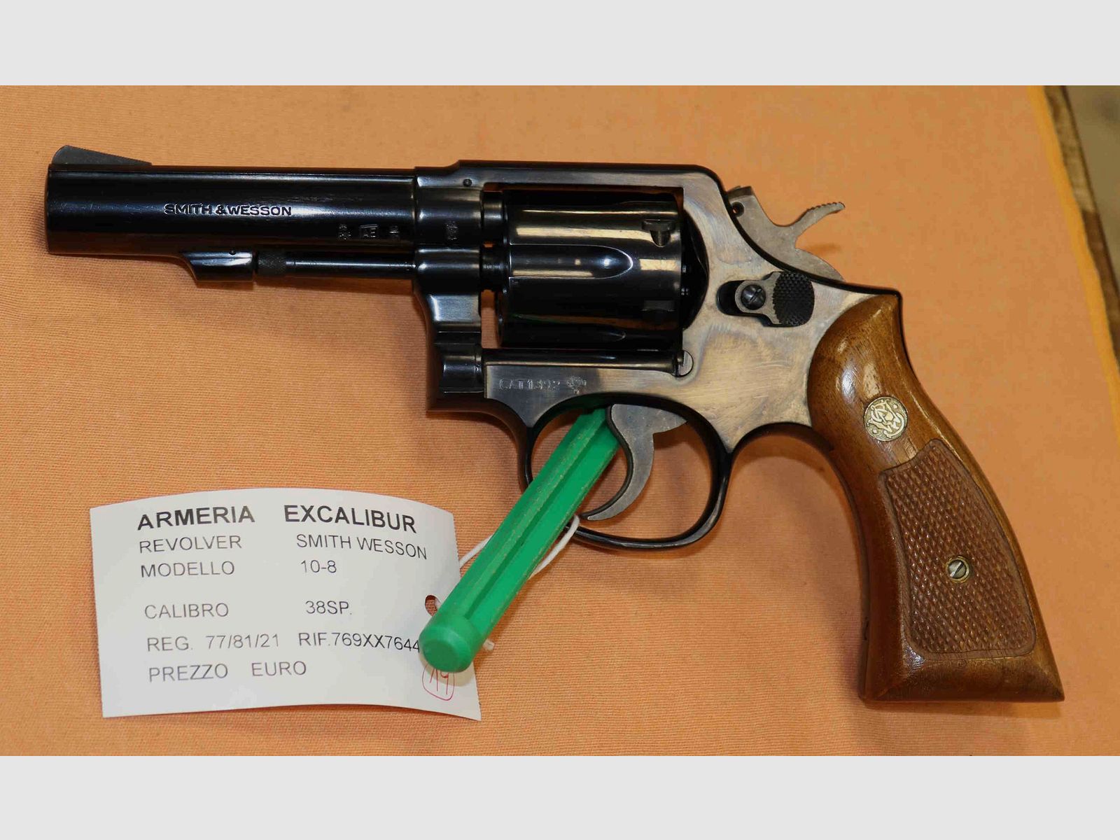 Revolver Smith & Wesson Model 10-8 Caliber 38SP, image 3 of 6
