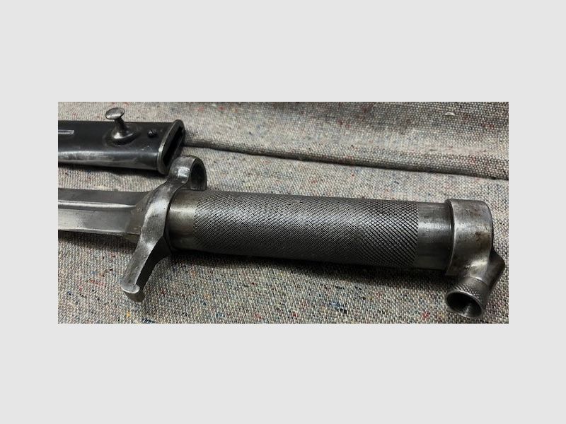 Schwedisches Bajonett Modell 1896 für den Schwedenmauser. Der Hersteller ist die Firma E.J.A.B. - Eskilstuna Jernolegets Aktion Bolaget in Eskilstuna / Schweden.