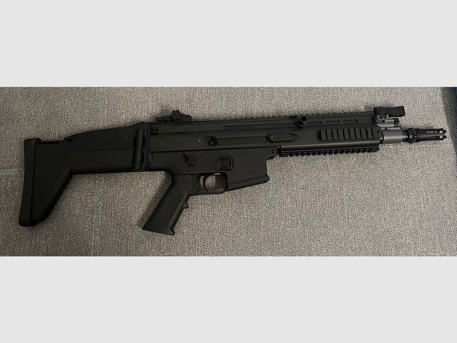 FN SCAR L S-AEG - Set completo - 1,3 julios, 6 cargadores, punto rojo y maletín! A partir de 18 años