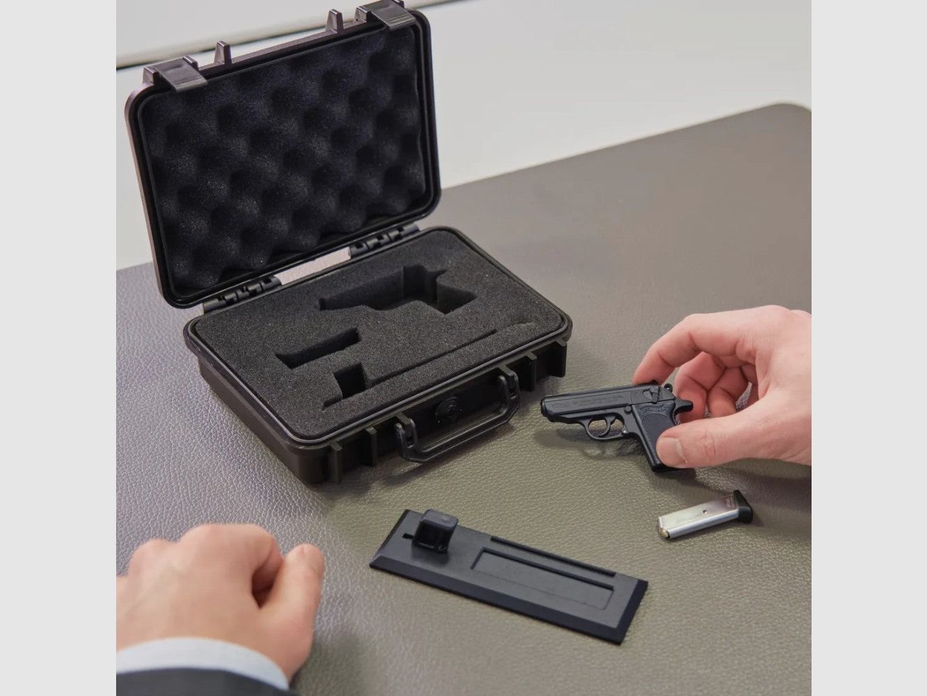Walther PPK / 1:2 Modell mit Funktion, Bild 6 von 8