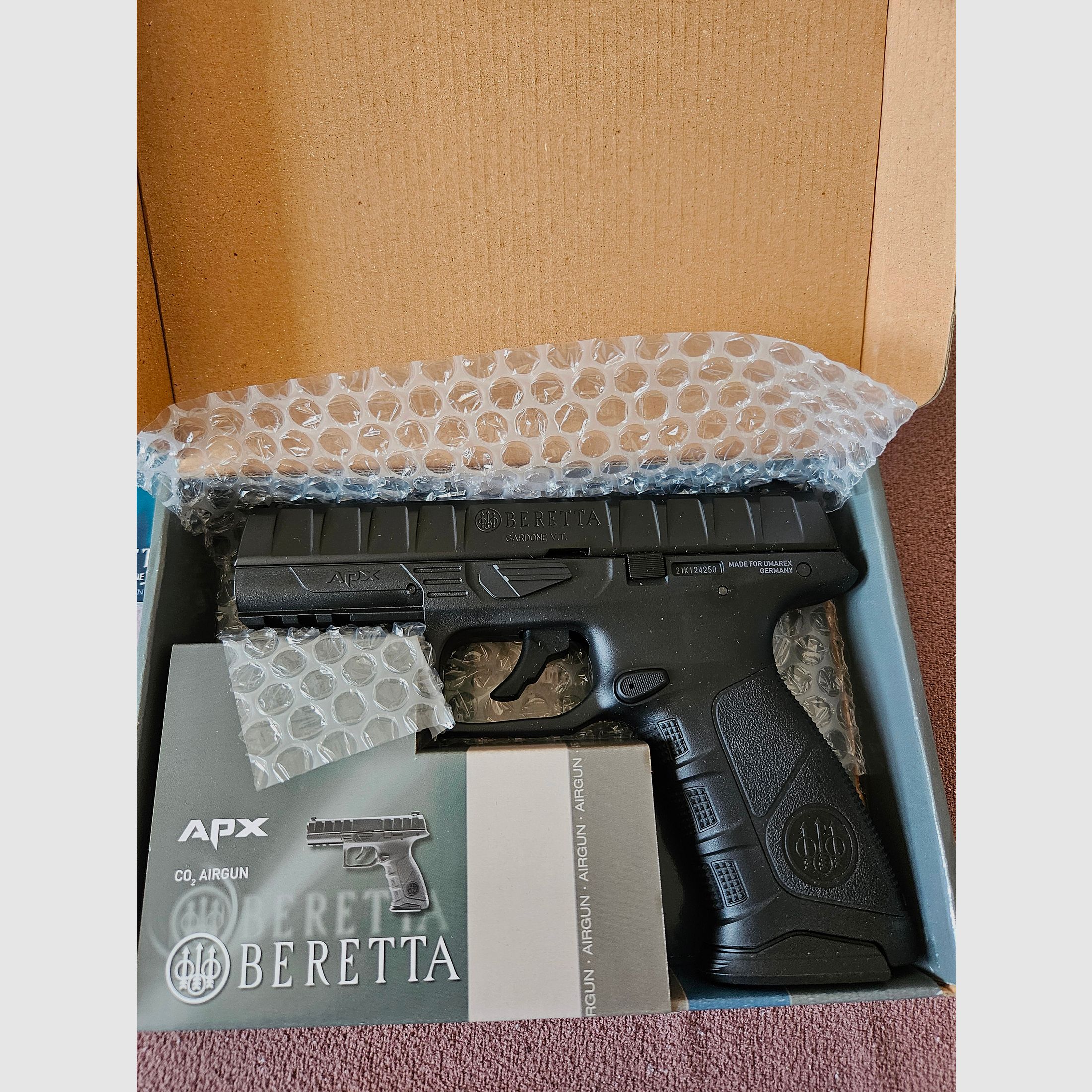 Pistola Beretta APX BlowBack CO2 4,5mm BBs de acero