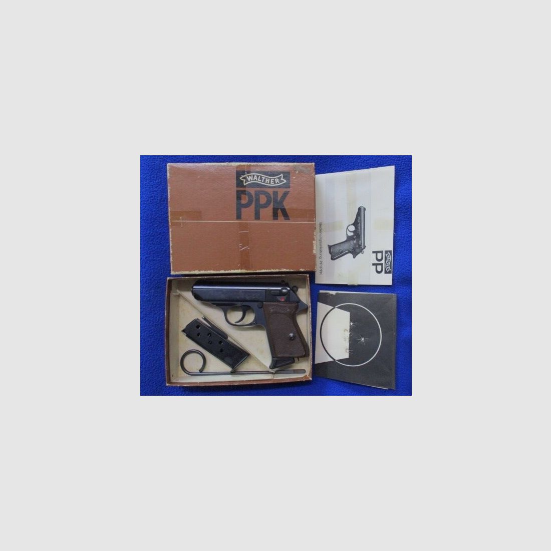 Pistole Walther PPK mit Schachtel, Reservemagazin und Anschußbild PPK