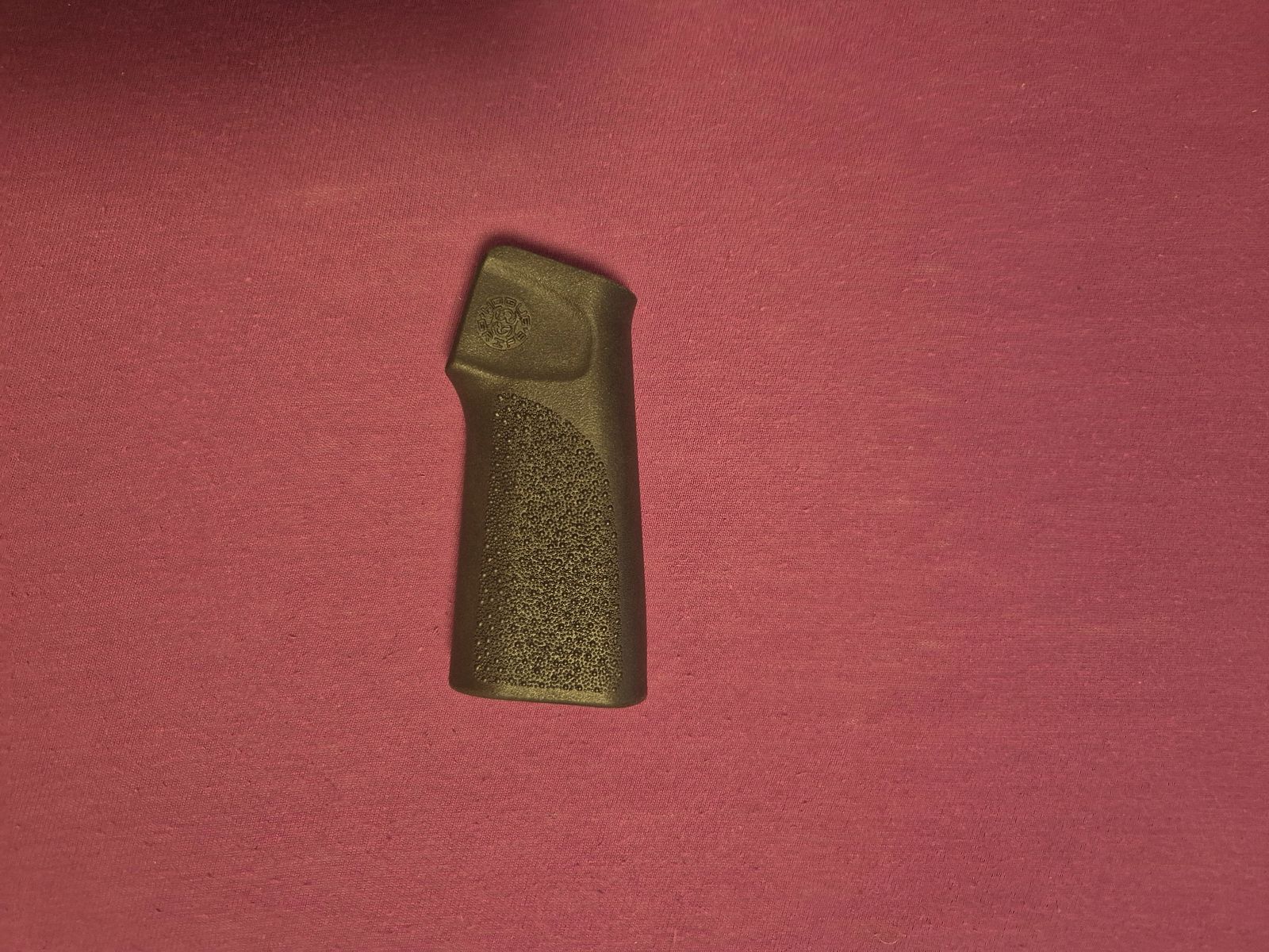 Poignée en polymère pour systèmes AR, image 2 sur 2