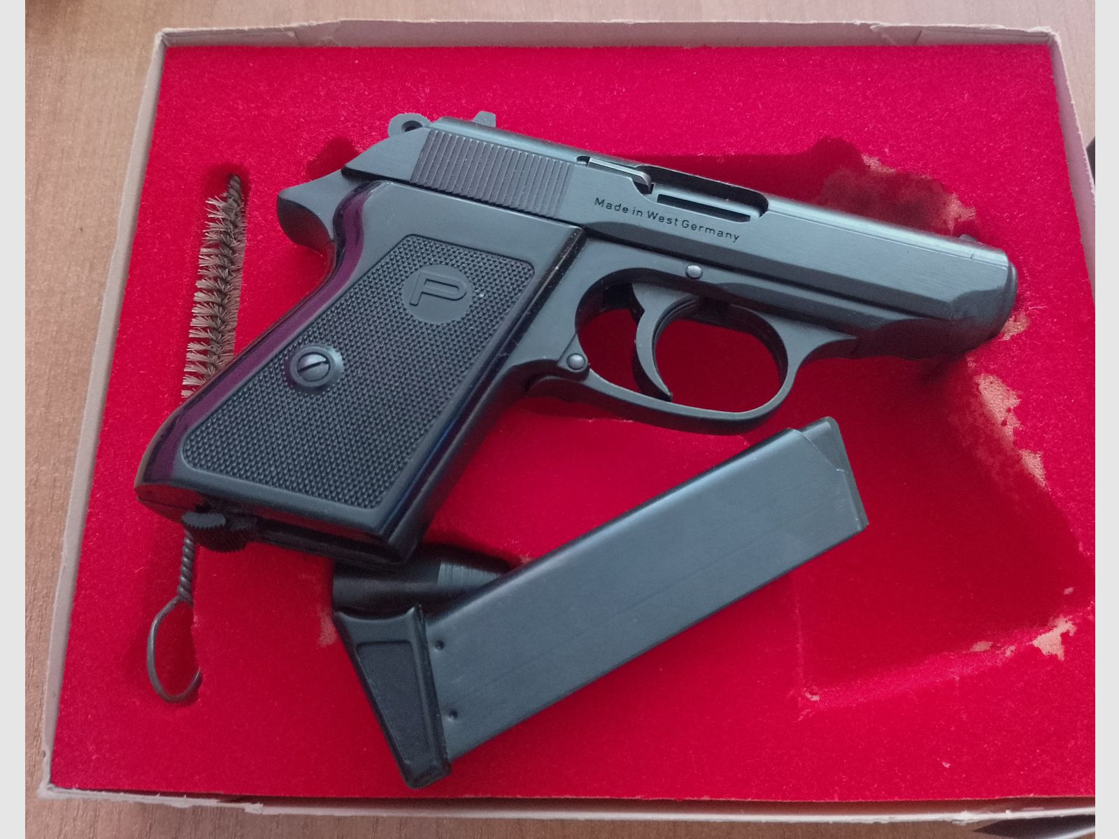 Perfecta Mod. FBI 8000 Cal. 8mm blank in PTB 196/2 in original packaging!