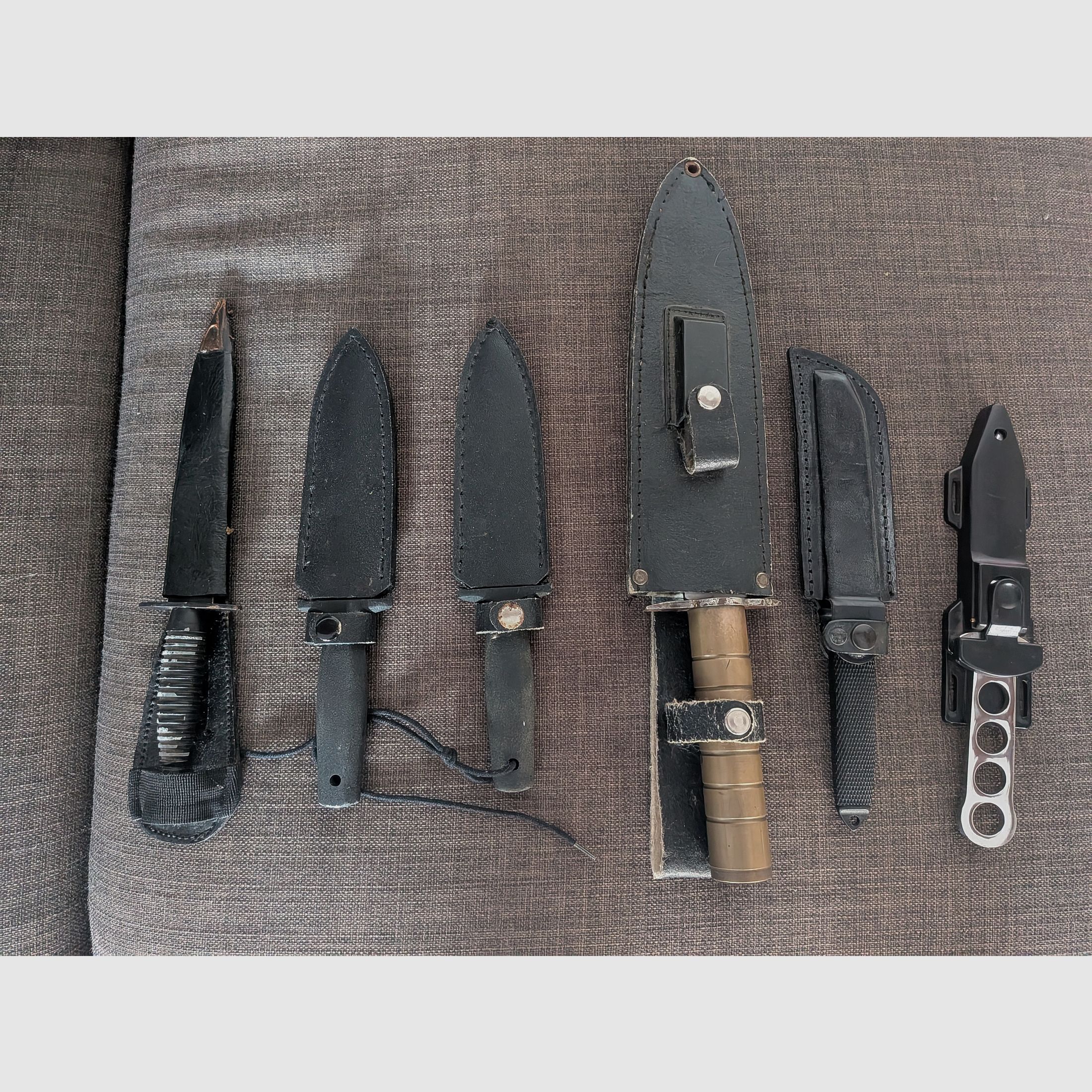 Set de couteaux couteaux de chasse, etc.