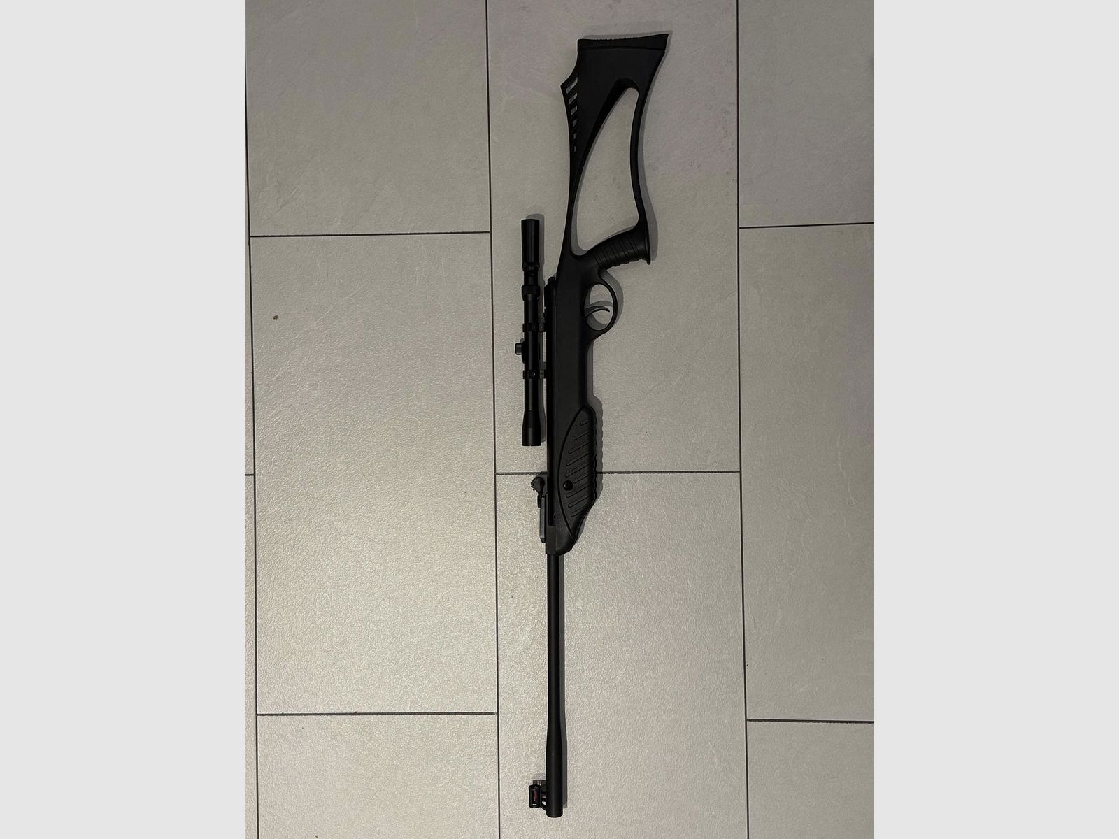 Luftgewehr mit Zielfernrohr – gepflegter Zustand