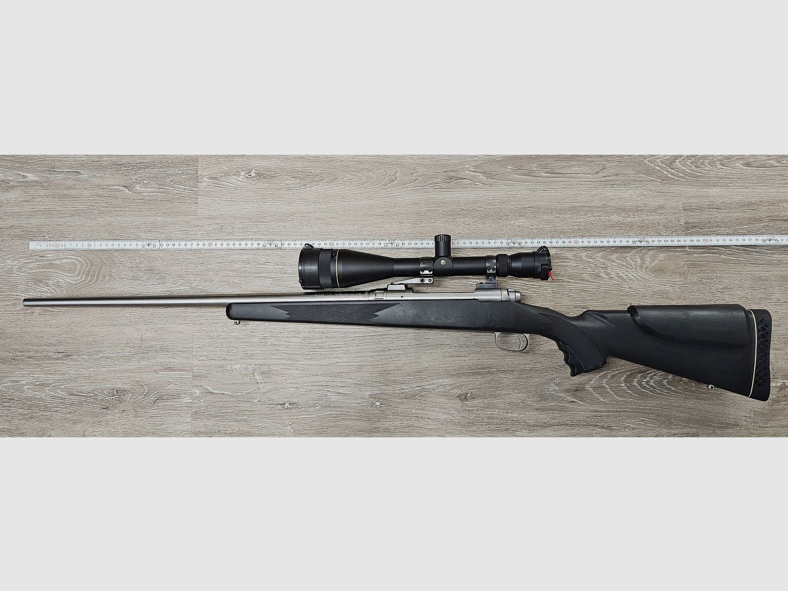 Fucile a ripetizione Savage Modell 116 calibro .338 WinMag con Leupold VARI-X III 6.5–20x50mm LR su montaggio girevole