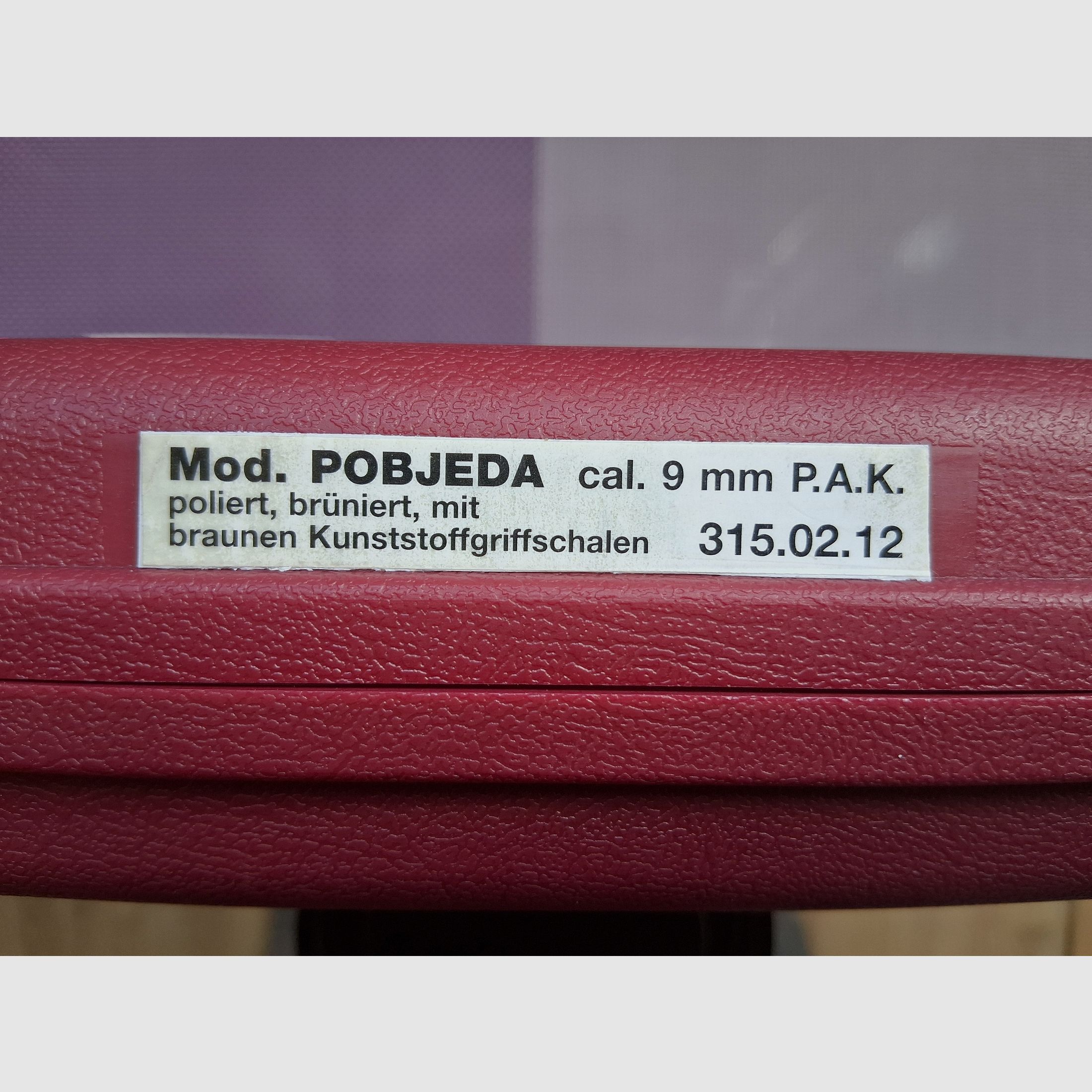 Reck Umarex Mod. Pobeda (Makarov) Cal. 9 mm P.A.K., wooden grips, spare magazine, (like new)