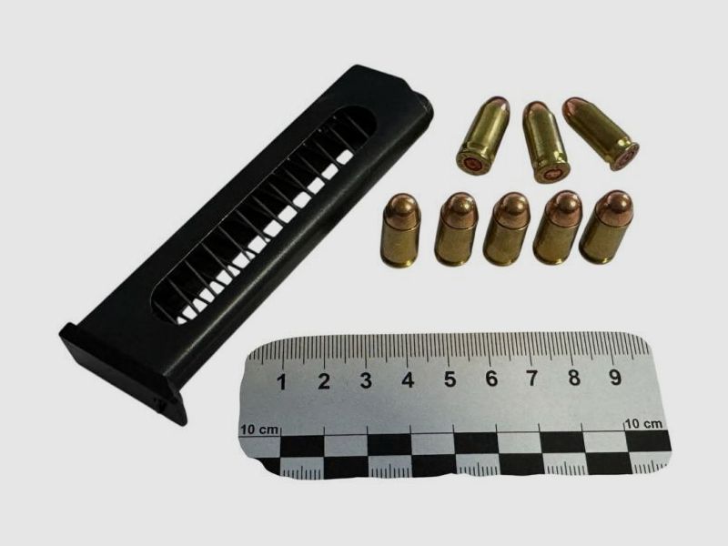 Decommissioning 8 cartridges in full metal jacket with brass case cal. 9x18 Makarov including magazine