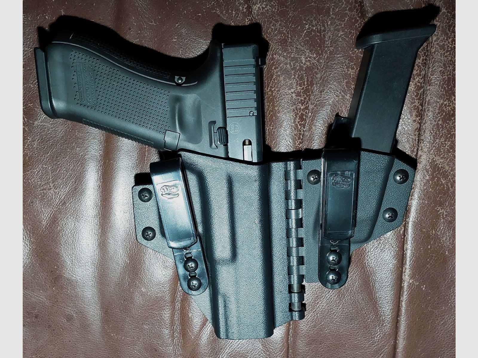 Glock 17 Gen5 Schreckschuss Pistole 9mm P.A.K. schwarz (PTB 1068) - 2 Magazine - Taktisches IWB Holster Rex Arms Sidecar