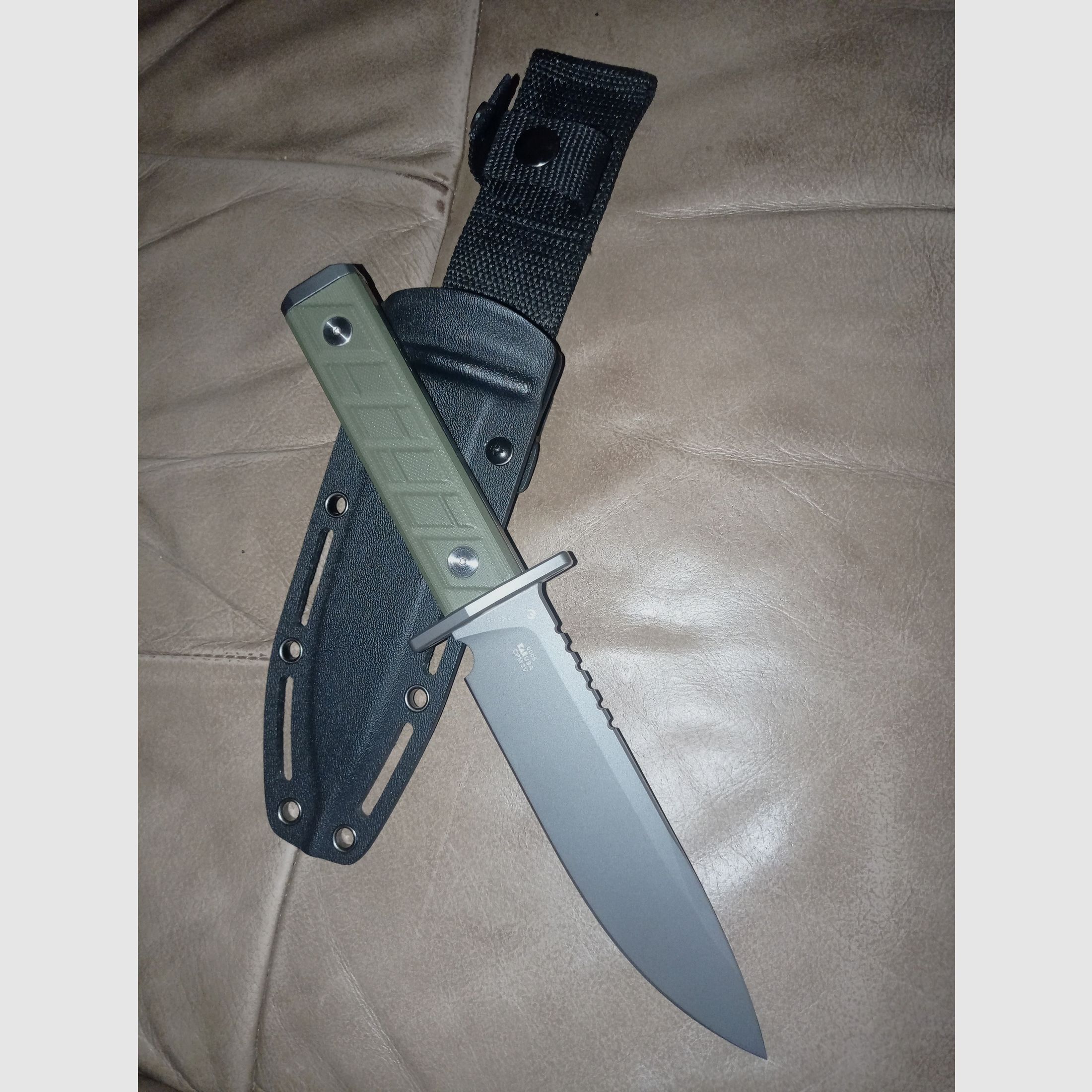 ZERO TOLERANTIE   ,, USA Jachtmes - Overleven