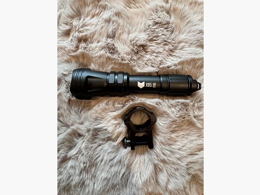 Nachtfuchs XB5 850 IR-Taschenlampe mit Montage für Weaverschiene