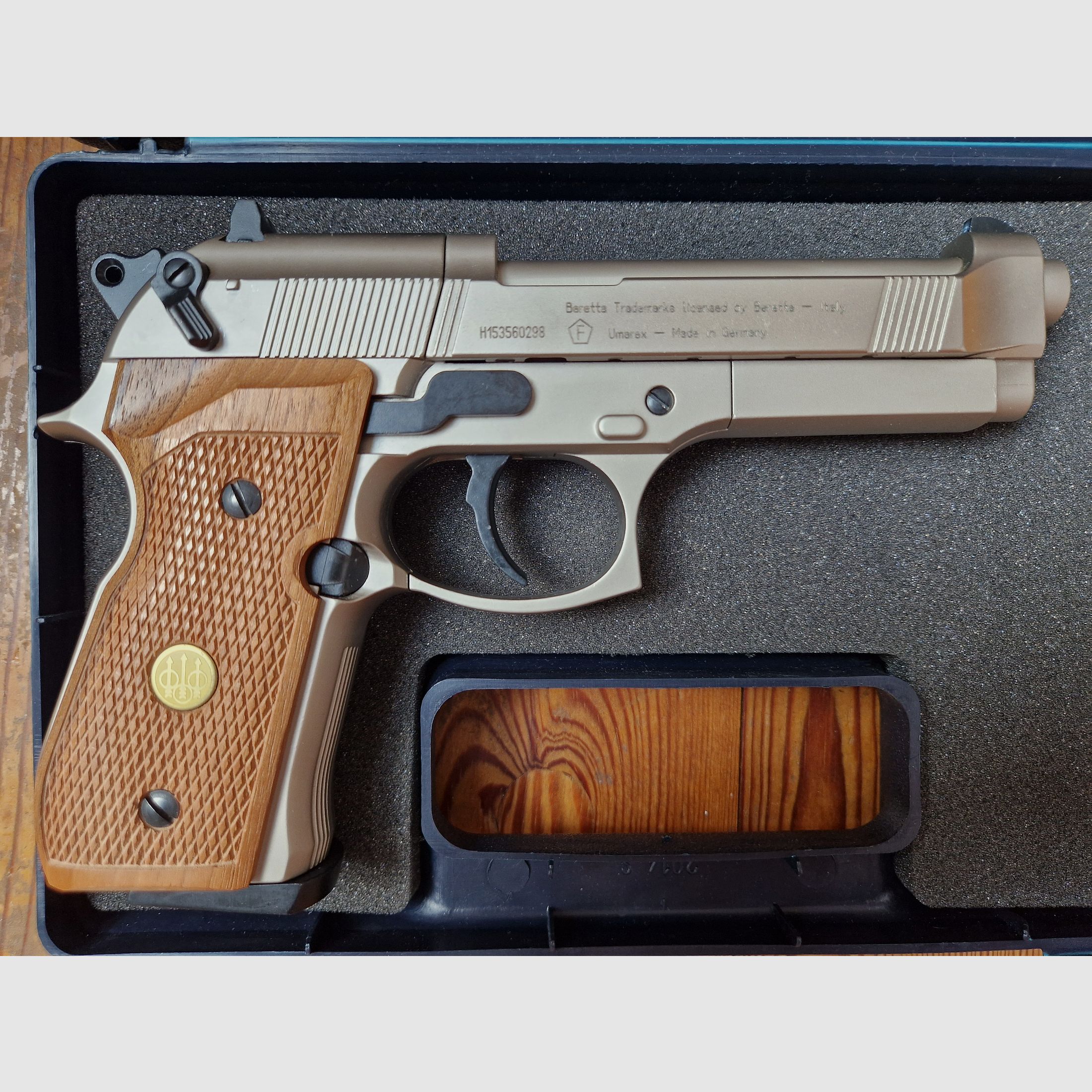 Beretta M 92 FS Diabolo, Vollmetall, vernickelt mit Echtholzgriffschalen