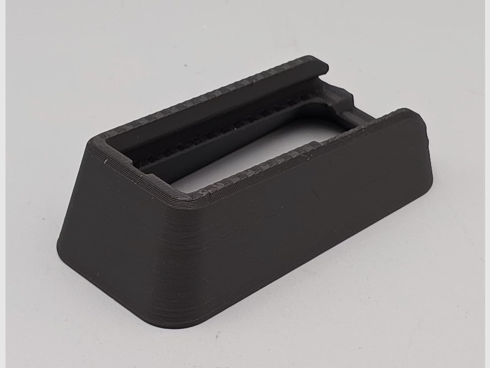 AR-15 magazine funnel / magwell
