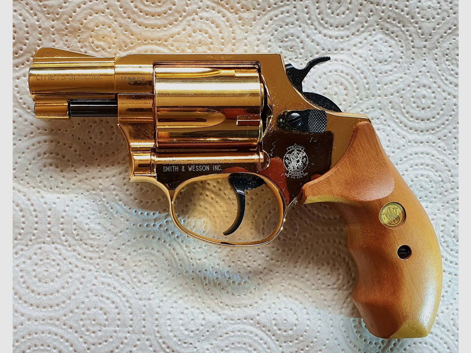 S&W  PTB Gas-Revolver   "Chiefs Special"   GOLD, Holzgriff + Holster