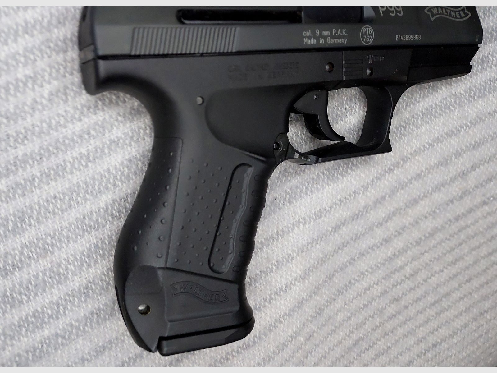 Walther P99 Schreckschuss Pistole 9mm P.A.K. (PTB 762) mit Multiabschussbecher