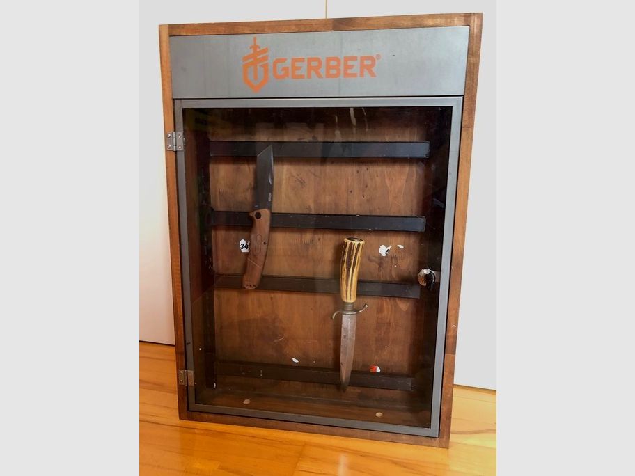 GERBER Vitrine Schaukasten für Messer, Waffen  magnetisch 