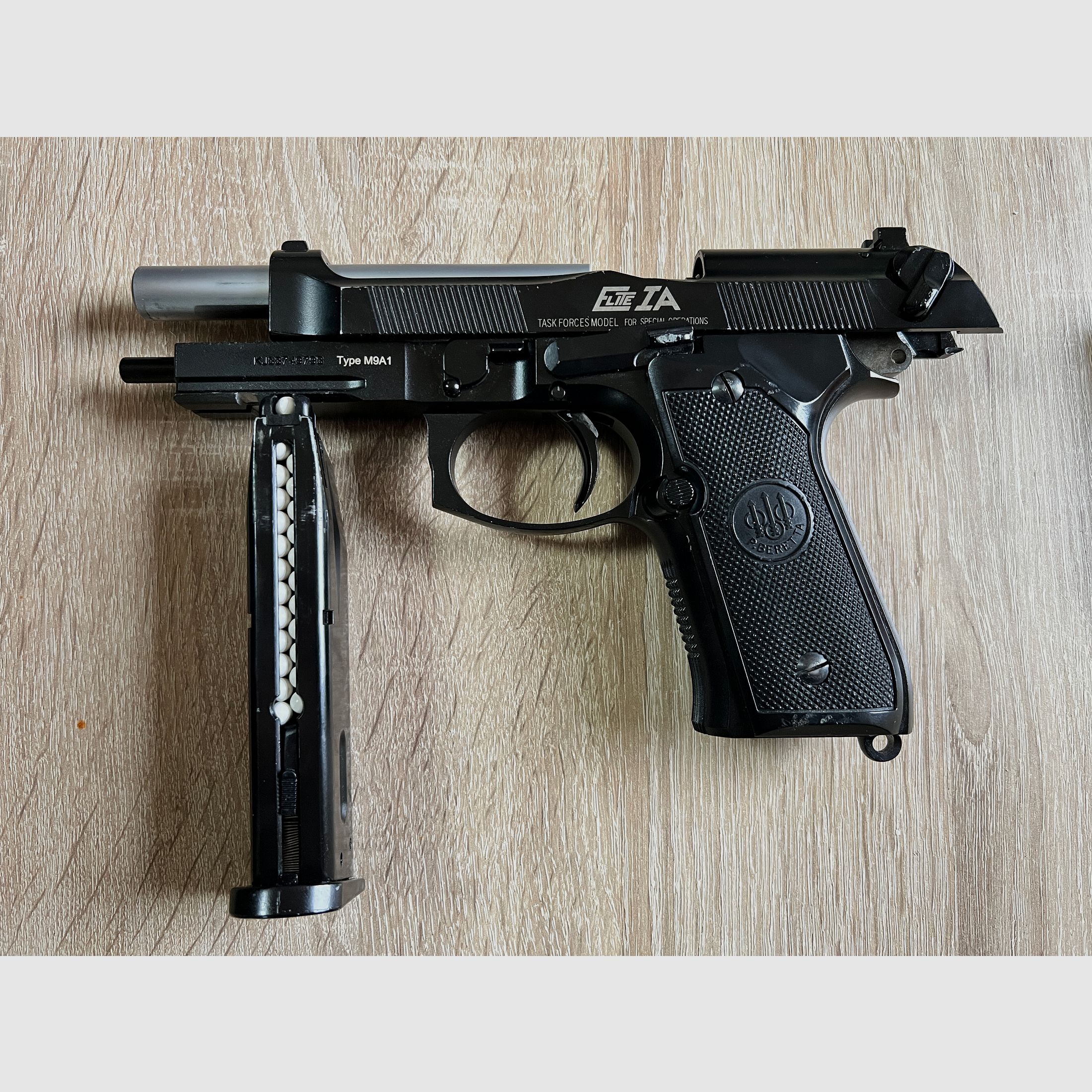 KJW Airsoft Elite IA f92 Beretta 