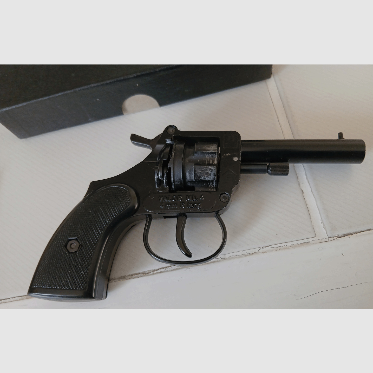 Revolver Valor Mk4 @ Kal. 4 mm R lang @ incl. munitie @ volledig functioneel @ grijp in